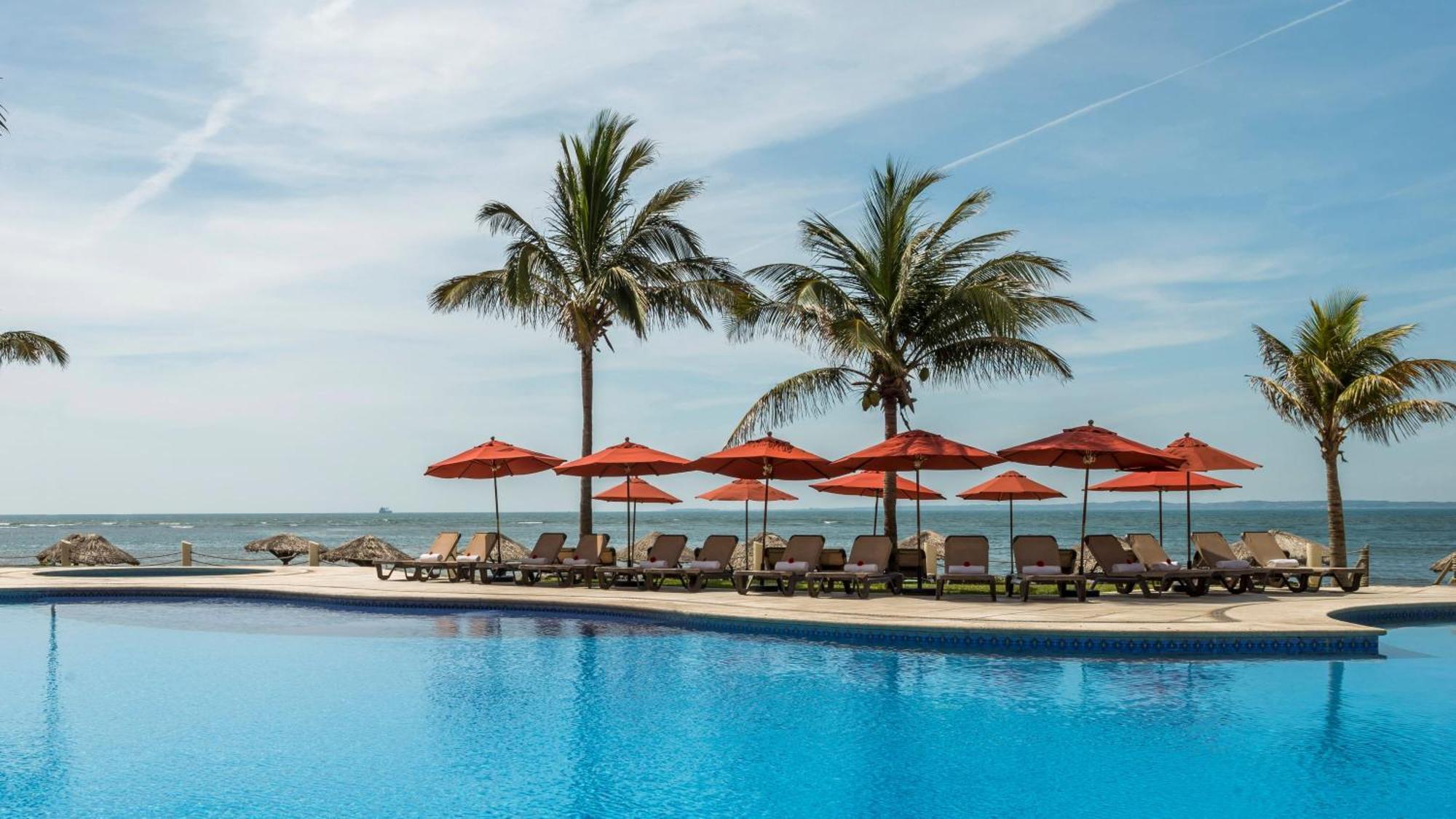 Camino Real Veracruz Eksteriør bilde The pool at the Sheraton Nha Trang Hotel & Spa Resort